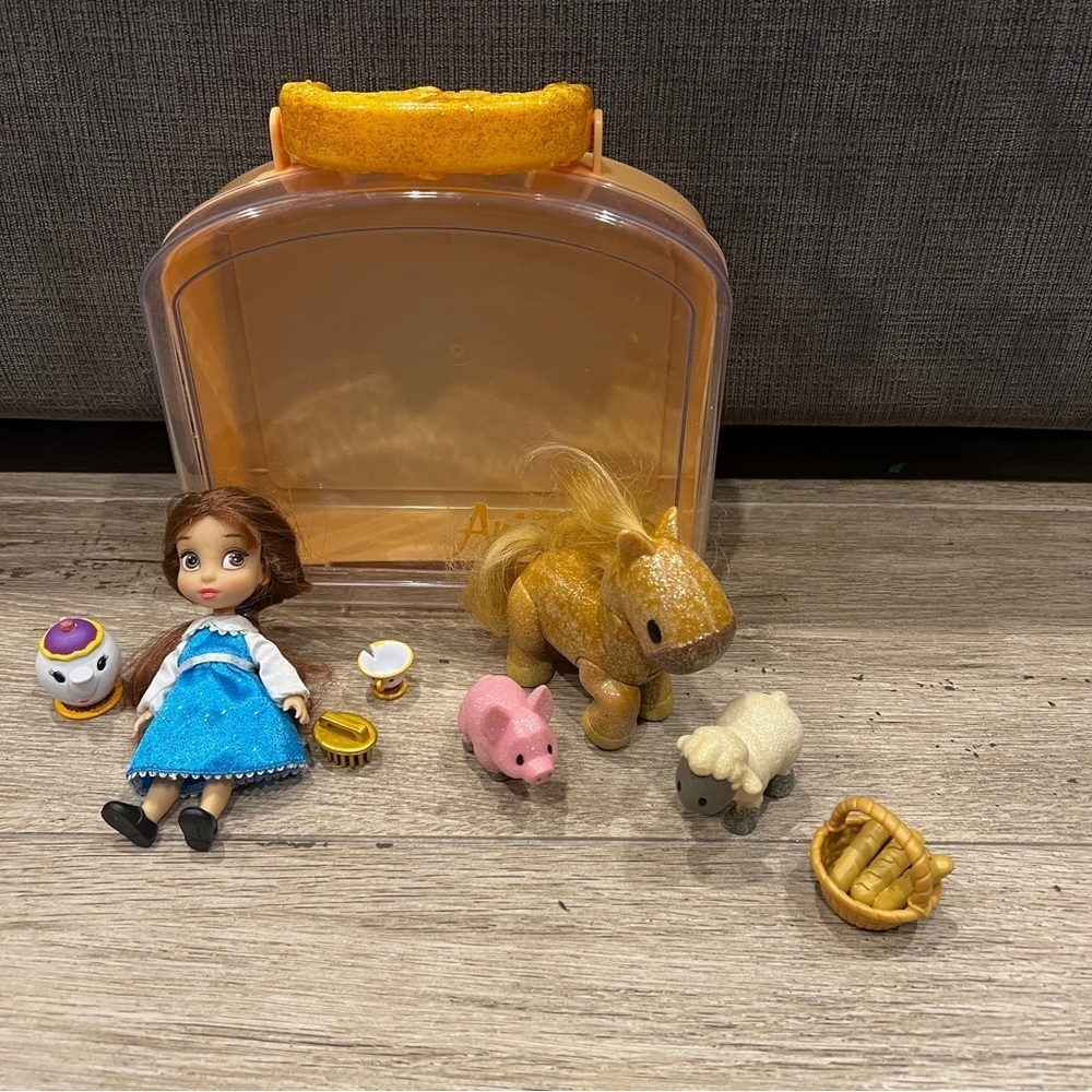 Disney Animators Collection Beauty and the Beast- Belle Mini Doll Carry Case